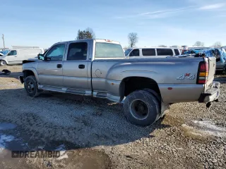 2001 Chevrolet Silverado 3500 LS with VIN 1GCJK33G81F166788, listed as a Copart auction lot 43693315 with 428,170 mi miles and Salvage Title. Bid and sale history available at carsss.com. Image 2.
