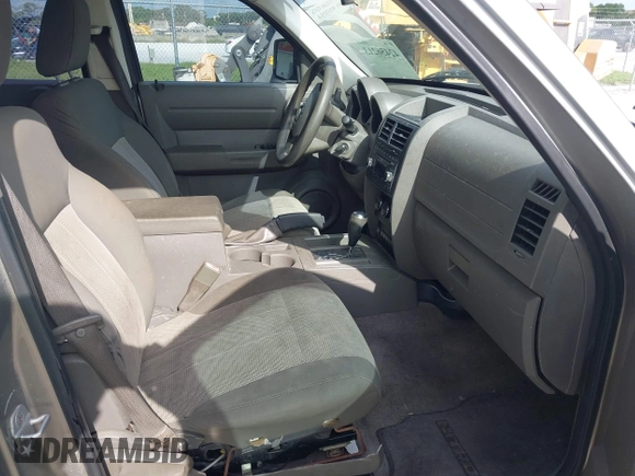 2007 Dodge Nitro SXT z VIN 1D8GT28K17W530705, wystawiony jako IAAI lot #42456213 z przebiegiem 217 175 mil mil oraz . Historia ofert i sprzedaży dostępna na DreamBid. Obrazek 5.