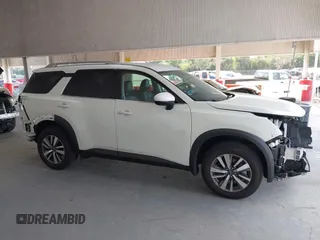 2024 Nissan Pathfinder SL z VIN 5N1DR3CA5RC208511, wystawiony jako IAAI lot #42293444 z przebiegiem 7 407 mil mil oraz . Historia ofert i sprzedaży dostępna na DreamBid. Obrazek 14.