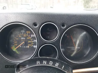 1985 Chevrolet Chevy Van z VIN 1GBEG25H1F7142616, wystawiony jako IAAI lot #41606567 z przebiegiem 19 168 mil mil oraz . Historia ofert i sprzedaży dostępna na DreamBid. Obrazek 7.
