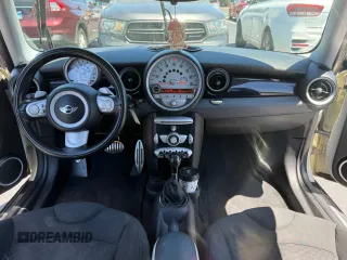 2010 MINI Clubman S z VIN WMWMM3C51ATP94180, wystawiony jako Copart lot #58029585 z przebiegiem 117 560 mil mil oraz Tytuł czysty. Historia ofert i sprzedaży dostępna na DreamBid. Obrazek 9.