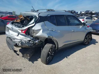 2018 Nissan Kicks SR with VIN 3N1CP5CU5JL532145, listed as a IAAI auction lot 41806458 with 109,721 mi miles. Bid and sale history available at carsss.com. Image 4.