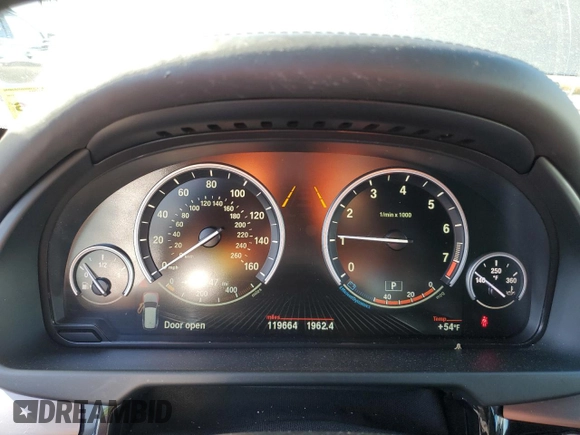 2015 BMW X5 xDrive35i z VIN 5UXKR0C57F0K61171, wystawiony jako Copart lot #57555405 z przebiegiem 119 664 mil mil oraz Szkoda całkowita • Salvage title. Historia ofert i sprzedaży dostępna na DreamBid. Obrazek 9.