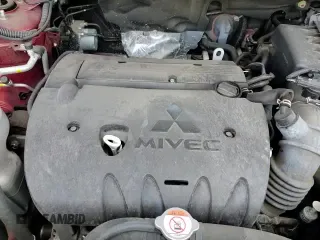 2022 Mitsubishi Outlander ES z VIN JA4APUAU2NU022357, wystawiony jako Copart lot #62559245 z przebiegiem 37 098 mil mil oraz Czysty tytuł • Clean title. Historia ofert i sprzedaży dostępna na DreamBid. Obrazek 16.