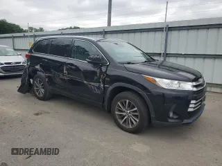 2017 Toyota Highlander XLE with VIN 5TDJZRFH5HS477446, listed as a Copart auction lot 60132215 with 58,830 mi miles and Salvage title. Bid and sale history available at DreamBid. Image 4.