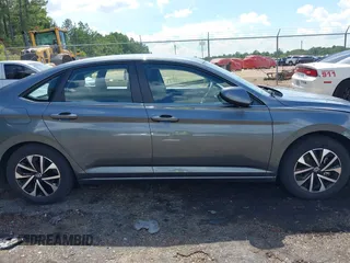 2024 Volkswagen Jetta S с VIN 3VW5M7BUXRM001814, выставлен на аукционе IAAI как лот 42643895 с пробегом 53 477 миль миль и . История ставок и продаж доступна на DreamBid. Изображение 13.