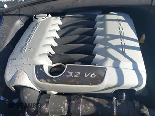 2005 Porsche Cayenne with VIN WP1AA29P75LA22059, listed as a IAAI auction lot 41250250 with 124,835 mi miles. Bid and sale history available at carsss.com. Image 10.