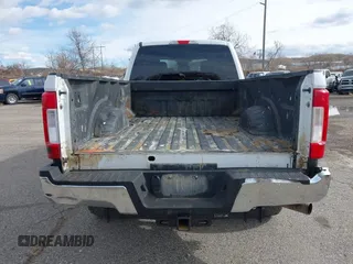 2019 Ford F-250 XL z VIN 1FT7W2B60KEF78955, wystawiony jako IAAI lot #41851147 z przebiegiem 205 275 mil mil oraz . Historia ofert i sprzedaży dostępna na DreamBid. Obrazek 6.