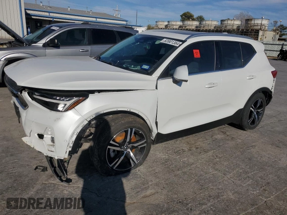 2023 Volvo XC40 Plus Bright Theme with VIN YV4L12UE0P2042286, listed as a Copart auction lot 83901364 with 42,235 mi miles and Clean Title. Bid and sale history available at carsss.com. Image 1.