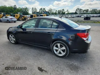 2014 Chevrolet Cruze 2LT z VIN 1G1PE5SB5E7120878, wystawiony jako Copart lot #58624755 z przebiegiem 121 644 mil mil oraz Szkoda całkowita • Salvage title. Historia ofert i sprzedaży dostępna na DreamBid. Obrazek 2.