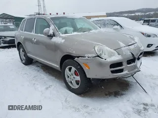 2005 Porsche Cayenne S with VIN WP1AB29P95LA64116, listed as a IAAI auction lot 41258550 with 162,712 mi miles. Bid and sale history available at carsss.com. Image 1.