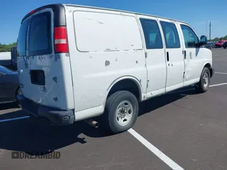 2013 Chevrolet Express Cargo z VIN 1GCWGFBA8D1141378, wystawiony jako IAAI lot #42187304 z przebiegiem 272 585 mil mil oraz . Historia ofert i sprzedaży dostępna na DreamBid. Obrazek 4.