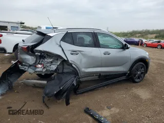 2025 Buick Encore GX Sport Touring с VIN KL4AMDSL1SB006771, выставлен на аукционе Copart как лот 54868335 с пробегом 2 795 миль миль и Списание • Salvage title. История ставок и продаж доступна на DreamBid. Изображение 3.