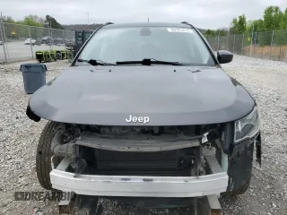 2018 Jeep Compass Latitude with VIN 3C4NJDBB3JT290652, listed as a Copart auction lot 50723415 with 69,579 mi miles and Salvage Title. Bid and sale history available at DreamBid. Image 5.