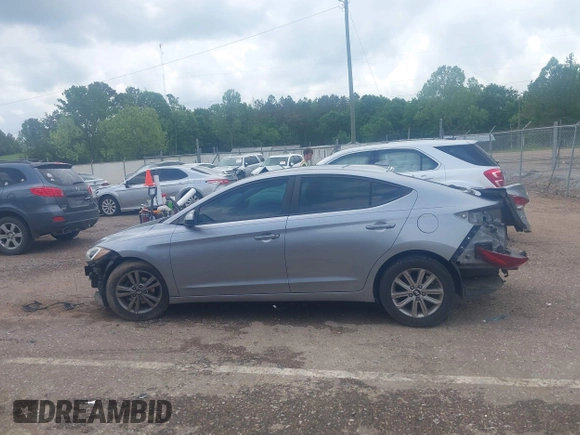 2017 Hyundai Elantra SE z VIN 5NPD84LF7HH119468, wystawiony jako IAAI lot #42060414 z przebiegiem 122 434 mil mil oraz . Historia ofert i sprzedaży dostępna na DreamBid. Obrazek 14.