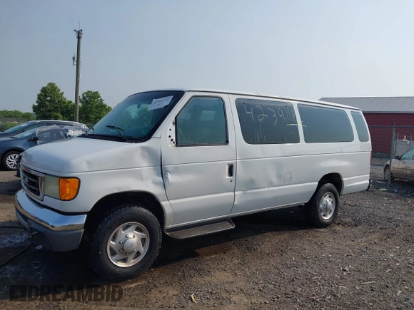 2004 Ford Econoline Passenger XL z VIN 1FBSS31L84HA63095, wystawiony jako IAAI lot #42391132 z przebiegiem 158 587 mil mil oraz . Historia ofert i sprzedaży dostępna na DreamBid. Obrazek 6.