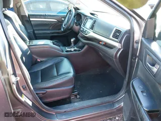 2014 Toyota Highlander XLE with VIN 5TDKKRFH2ES021473, listed as a IAAI auction lot 41809149 with 220,867 mi miles. Bid and sale history available at carsss.com. Image 5.