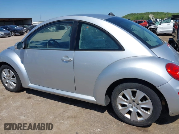 2008 Volkswagen New Beetle Coupe S with VIN 3VWRW31C88M509260, listed as a IAAI auction lot 42032305 with 122,760 mi miles. Bid and sale history available at carsss.com. Image 14.