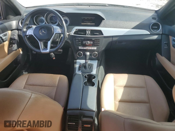2013 Mercedes-Benz C 250 Sport z VIN WDDGF4HB4DA798325, wystawiony jako Copart lot #59855655 z przebiegiem 125 382 mil mil oraz Czysty tytuł • Clean title. Historia ofert i sprzedaży dostępna na DreamBid. Obrazek 8.