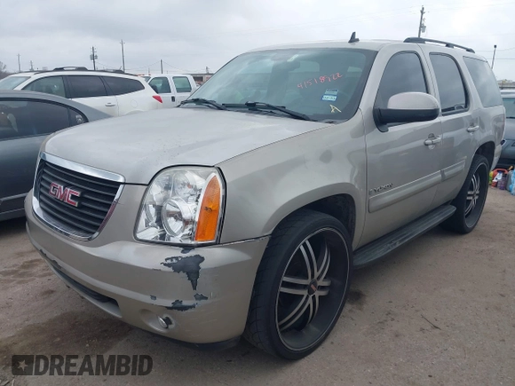 2008 GMC Yukon SLE w/3SA with VIN 1GKFC13C38R163590, listed as a IAAI auction lot 41518922 with 208,715 mi miles. Bid and sale history available at carsss.com. Image 2.