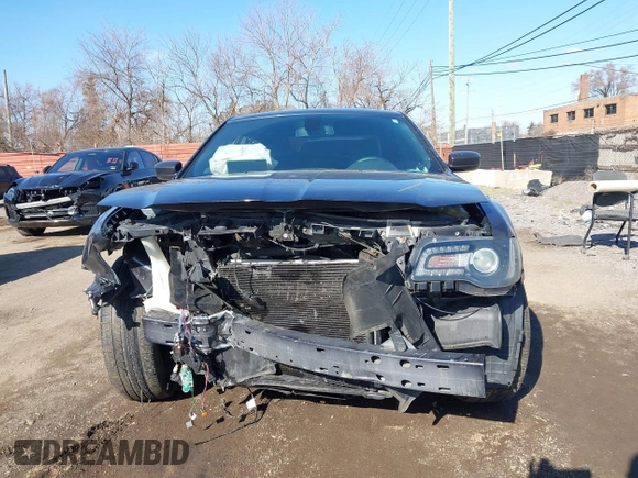 2018 Chrysler 300 with VIN 2C3CCAGG3JH250332, listed as a IAAI auction lot 41931396 with 0 mi miles. Bid and sale history available at carsss.com. Image 11.