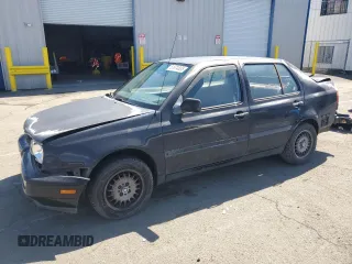 1997 Volkswagen Jetta TDI z VIN 3VWRF81H9VM094521, wystawiony jako Copart lot #51674835 z przebiegiem 241 947 mil mil oraz Szkoda całkowita • Salvage title. Historia ofert i sprzedaży dostępna na DreamBid. Obrazek 1.