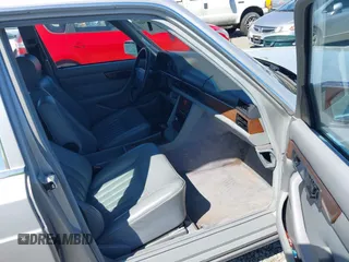 1988 Mercedes-Benz 300 300SE z VIN WDBCA24D8JA414513, wystawiony jako IAAI lot #42327448 z przebiegiem 156 228 mil mil oraz . Historia ofert i sprzedaży dostępna na DreamBid. Obrazek 5.