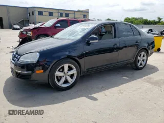 2010 Volkswagen Jetta Limited Edition z VIN 3VWAX7AJ5AM121232, wystawiony jako Copart lot #59988895 z przebiegiem 185 638 mil mil oraz Szkoda całkowita • Salvage title. Historia ofert i sprzedaży dostępna na DreamBid. Obrazek 1.