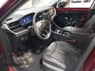 2023 Jeep Grand Cherokee с VIN 1C4RJYB61PC650128, выставлен на аукционе IAAI как лот 41498340 с пробегом 15 657 миль миль и . История ставок и продаж доступна на DreamBid. Изображение 8.