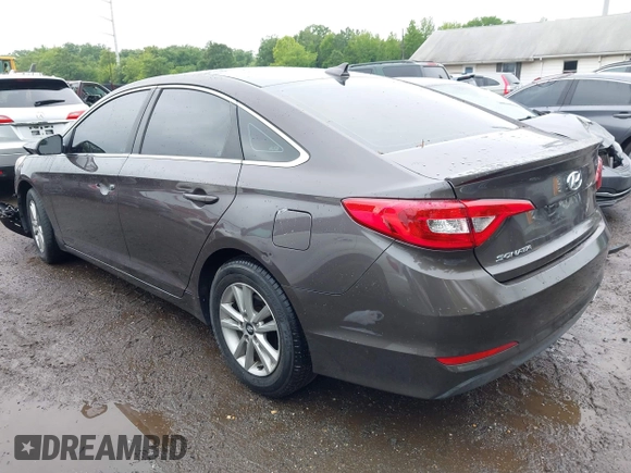 2015 Hyundai Sonata SE z VIN 5NPE24AFXFH150090, wystawiony jako IAAI lot #42341428 z przebiegiem 133 157 mil mil oraz . Historia ofert i sprzedaży dostępna na DreamBid. Obrazek 3.