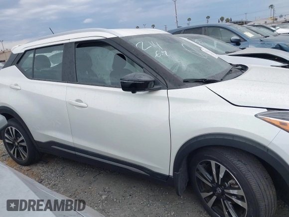 2020 Nissan Kicks SR z VIN 3N1CP5DV2LL543887, wystawiony jako IAAI lot #42153454 z przebiegiem 25 573 mil mil oraz . Historia ofert i sprzedaży dostępna na DreamBid. Obrazek 14.