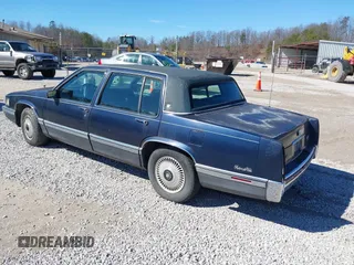 1991 Cadillac DeVille z VIN 1G6CD53B6M4325023, wystawiony jako IAAI lot #41691043 z przebiegiem 116 380 mil mil oraz . Historia ofert i sprzedaży dostępna na DreamBid. Obrazek 3.