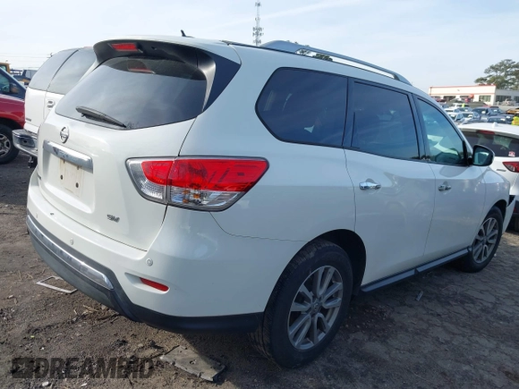 2016 Nissan Pathfinder S z VIN 5N1AR2MN2GC636547, wystawiony jako IAAI lot #41304624 z przebiegiem 152 654 mil mil oraz . Historia ofert i sprzedaży dostępna na DreamBid. Obrazek 4.