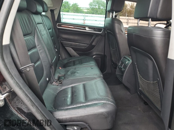 2014 Volkswagen Touareg Lux z VIN WVGEF9BP8ED011360, wystawiony jako Copart lot #51774435 z przebiegiem 101 215 mil mil oraz Szkody całkowita. Historia ofert i sprzedaży dostępna na DreamBid. Obrazek 11.