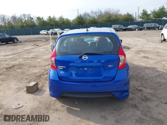 2017 Nissan Note SV z VIN 3N1CE2CP5HL357520, wystawiony jako IAAI lot #41991218 z przebiegiem 106 539 mil mil oraz . Historia ofert i sprzedaży dostępna na DreamBid. Obrazek 16.