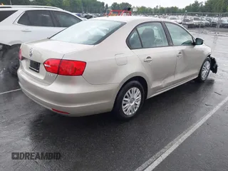 2012 Volkswagen Jetta SE z VIN 3VWDP7AJ5CM461691, wystawiony jako IAAI lot #42237130 z przebiegiem 102 664 mil mil oraz . Historia ofert i sprzedaży dostępna na DreamBid. Obrazek 4.