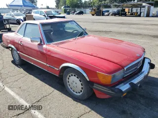 1987 Mercedes-Benz 560 SL z VIN WDBBA48D3HA066423, wystawiony jako Copart lot #57629115 z przebiegiem 75 756 mil mil oraz Tytuł czysty. Historia ofert i sprzedaży dostępna na DreamBid. Obrazek 4.