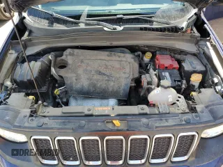 2020 Jeep Renegade Jeepster z VIN ZACNJAAB0LPL03333, wystawiony jako Copart lot #61016634 z przebiegiem 71 984 mil mil oraz Czysty tytuł • Clean title. Historia ofert i sprzedaży dostępna na DreamBid. Obrazek 12.