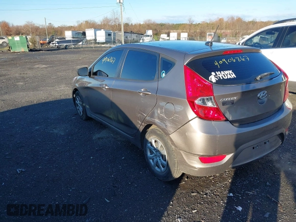 2013 Hyundai Accent GS z VIN KMHCT5AE8DU126970, wystawiony jako IAAI lot #40906867 z przebiegiem 142 484 mil mil oraz . Historia ofert i sprzedaży dostępna na DreamBid. Obrazek 3.