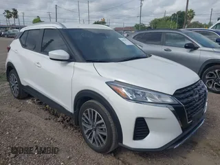 2024 Nissan Kicks SV z VIN 3N1CP5CV9RL515790, wystawiony jako IAAI lot #42023915 z przebiegiem 9 254 mil mil oraz . Historia ofert i sprzedaży dostępna na DreamBid. Obrazek 1.