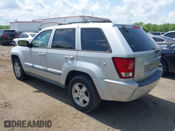 2007 Jeep Grand Cherokee Laredo with VIN 1J8GS48K47C516272, listed as a IAAI auction lot 42155035 with 181,132 mi miles. Bid and sale history available at carsss.com. Image 3.