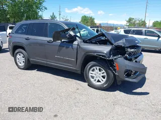 2024 Jeep Grand Cherokee Laredo z VIN 1C4RJHAG9RC184669, wystawiony jako IAAI lot #42234506 z przebiegiem 17 543 mil mil oraz . Historia ofert i sprzedaży dostępna na DreamBid. Obrazek 1.