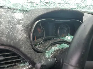 2019 Jeep Cherokee Latitude Plus z VIN 1C4PJMLN0KD372668, wystawiony jako Copart lot #60802365 z przebiegiem Nie podano mil oraz Szkoda całkowita • Salvage title. Historia ofert i sprzedaży dostępna na DreamBid. Obrazek 9.