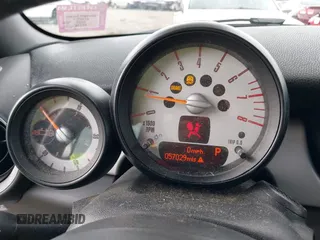 2013 MINI Convertible z VIN WMWZN3C53DT135427, wystawiony jako IAAI lot #41954817 z przebiegiem 57 029 mil mil oraz . Historia ofert i sprzedaży dostępna na DreamBid. Obrazek 7.