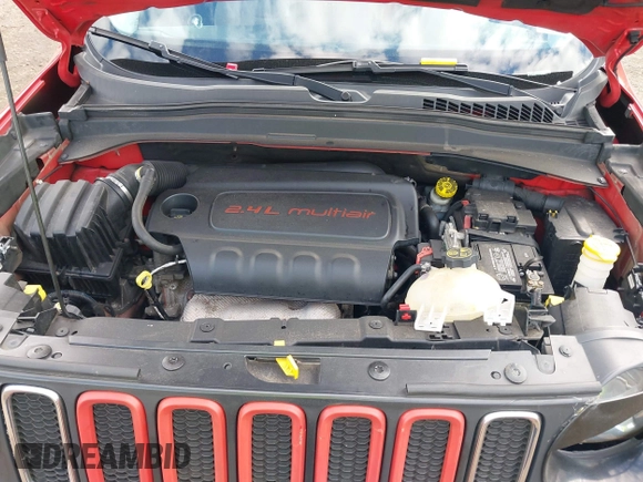 2015 Jeep Renegade Latitude z VIN ZACCJBBT1FPB33219, wystawiony jako IAAI lot #42219442 z przebiegiem 171 868 mil mil oraz . Historia ofert i sprzedaży dostępna na DreamBid. Obrazek 10.