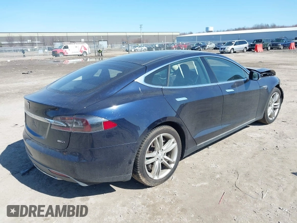 2015 Tesla Model S 85D with VIN 5YJSA1H25FFP70562, listed as a IAAI auction lot 41787957 with 177,688 mi miles. Bid and sale history available at carsss.com. Image 4.