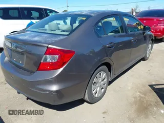2012 Honda Civic LX z VIN 2HGFB2F58CH587746, wystawiony jako IAAI lot #41892347 z przebiegiem 138 232 mil mil oraz . Historia ofert i sprzedaży dostępna na DreamBid. Obrazek 4.