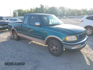1997 Ford F-150 z VIN 1FTDX1768VNA17006, wystawiony jako IAAI lot #42049325 z przebiegiem 206 839 mil mil oraz . Historia ofert i sprzedaży dostępna na DreamBid. Obrazek 1.