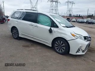2018 Toyota Sienna XLE with VIN 5TDDZ3DC3JS197113, listed as a IAAI auction lot 41622680 with 70,308 mi miles. Bid and sale history available at carsss.com. Image 1.