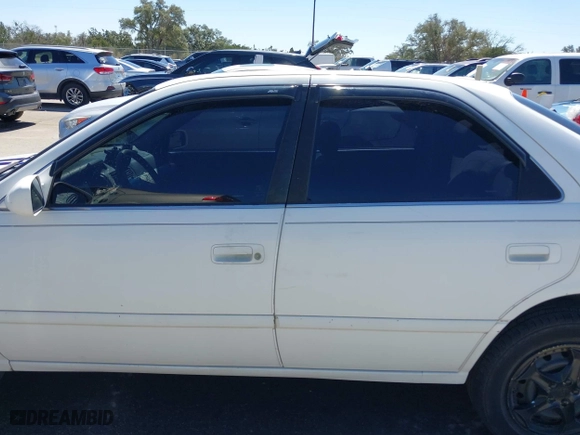 2000 Toyota Camry CE with VIN JT2BG22K8Y0415361, listed as a IAAI auction lot 41760193 with 250,333 mi miles. Bid and sale history available at carsss.com. Image 15.